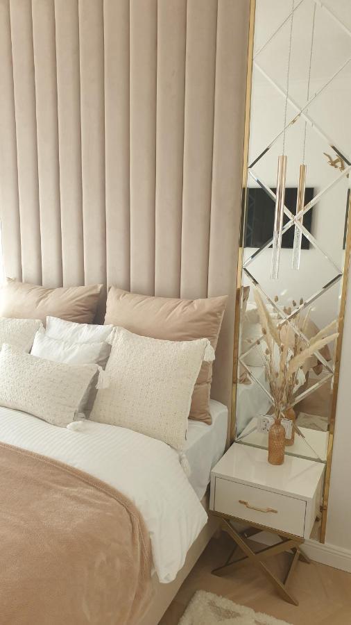Gold B28 Let's Sea Baltic Park Apartment *